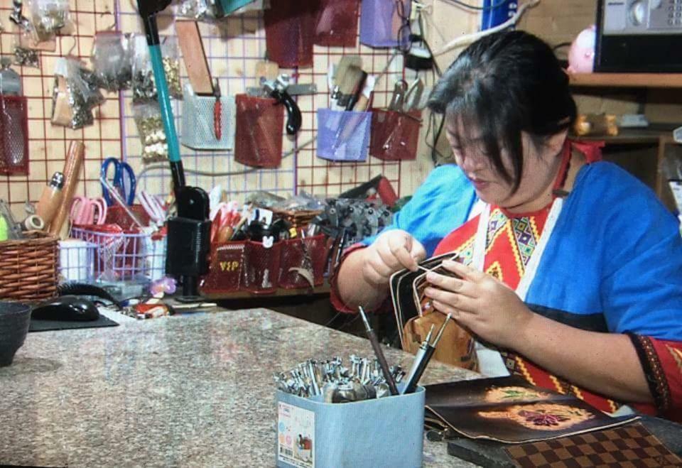 Golden Leather Carving Studio Leye ภายนอก รูปภาพ
